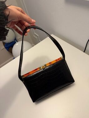 Classic Black Croc-Embossed Shoulder Bag with Tortoiseshell Accent